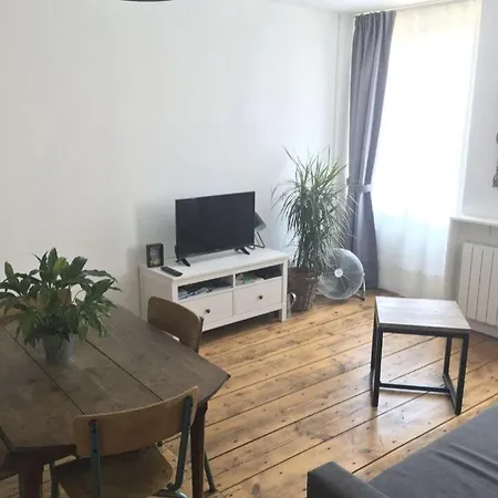 Mon Joli Pres Des Quais A *